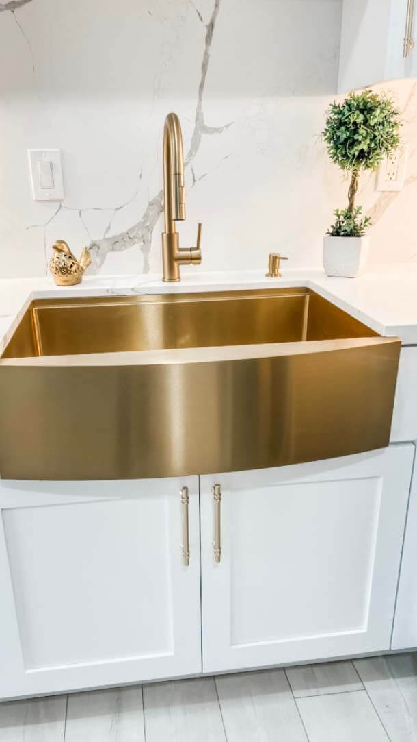 image4 Featured Build – Gold Workstation Remodel