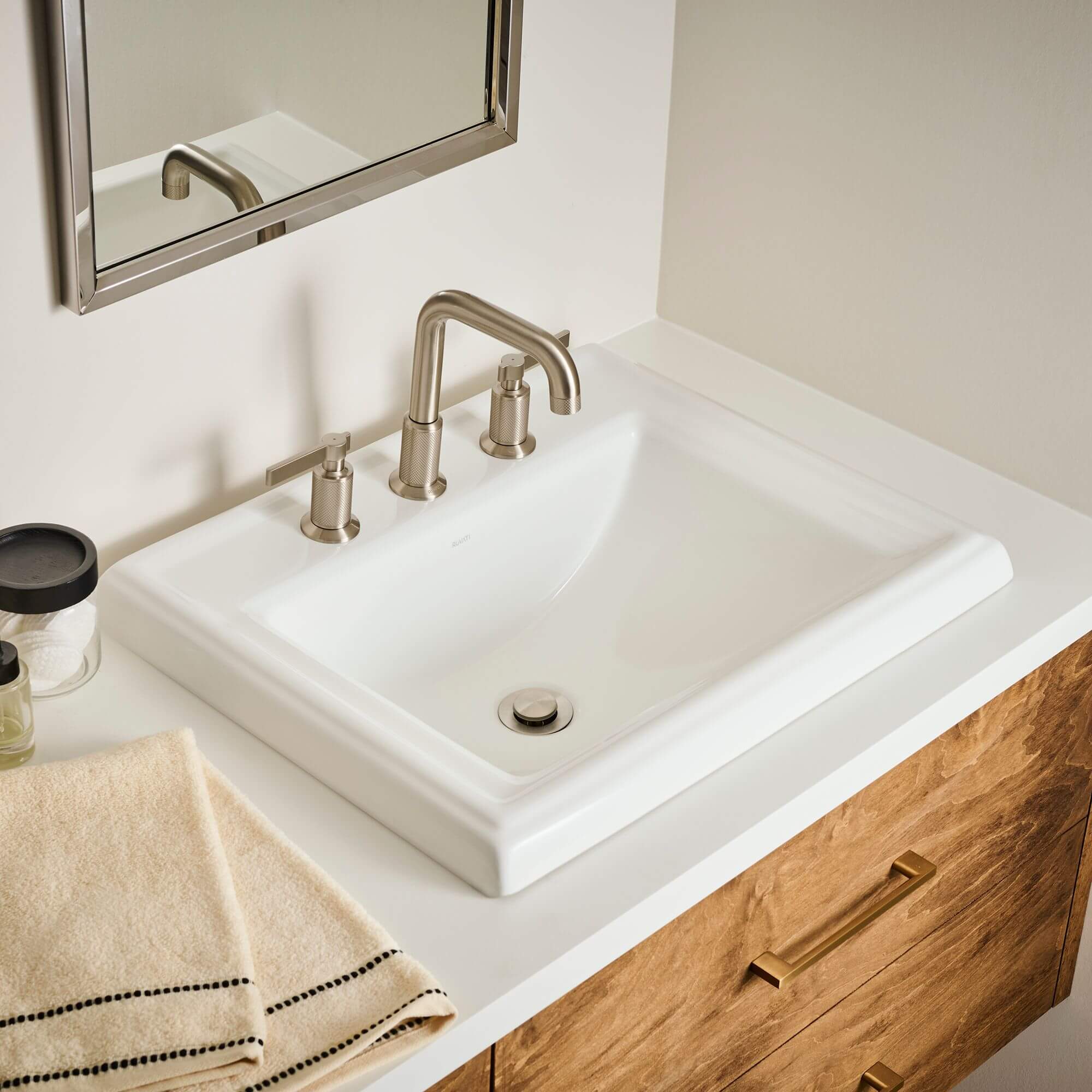Vasque De Salle De Bain RSI Vanity Ovale 18x24 Blanc - Design Épuré Et Solide
