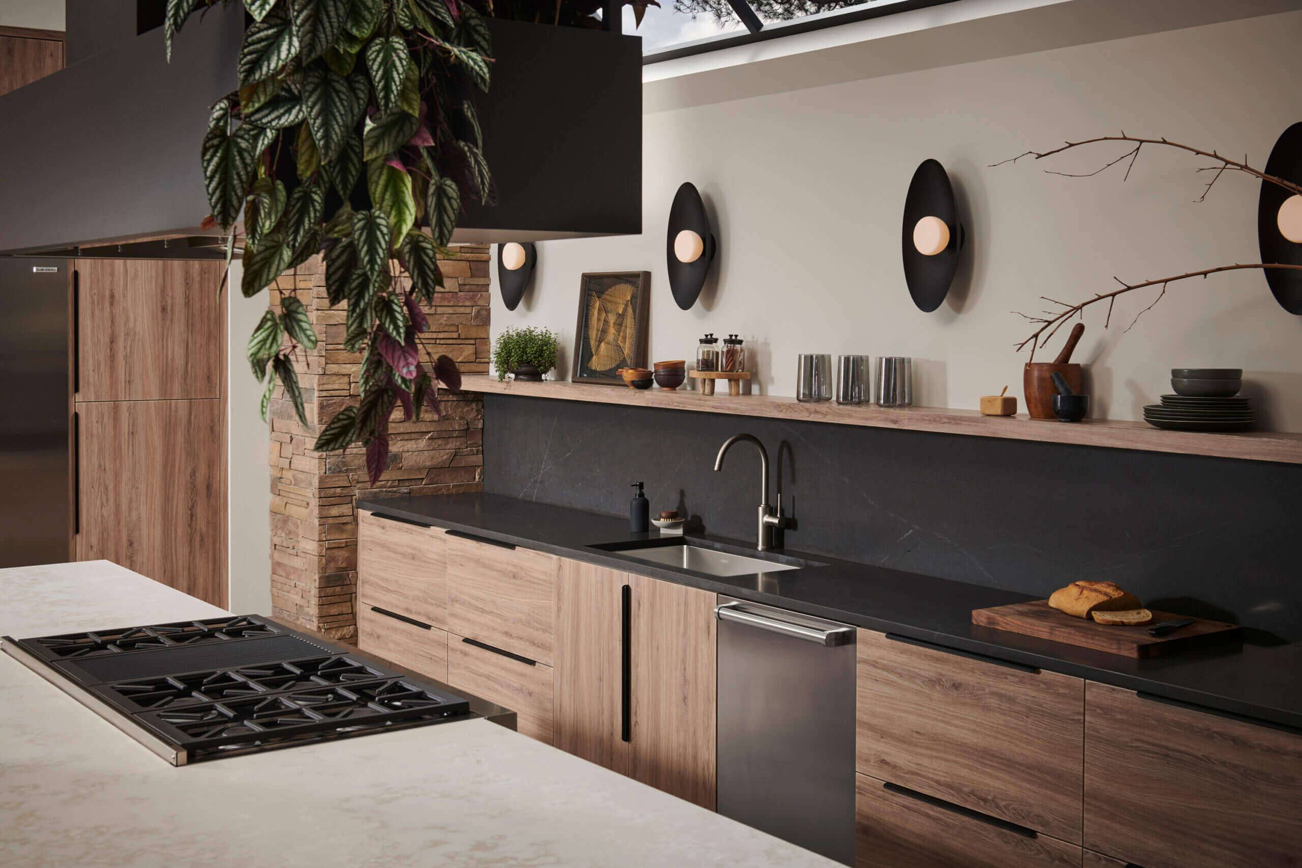 Ruvati 28-inch Low-Divide Undermount 60/40 Double Bowl Rounded