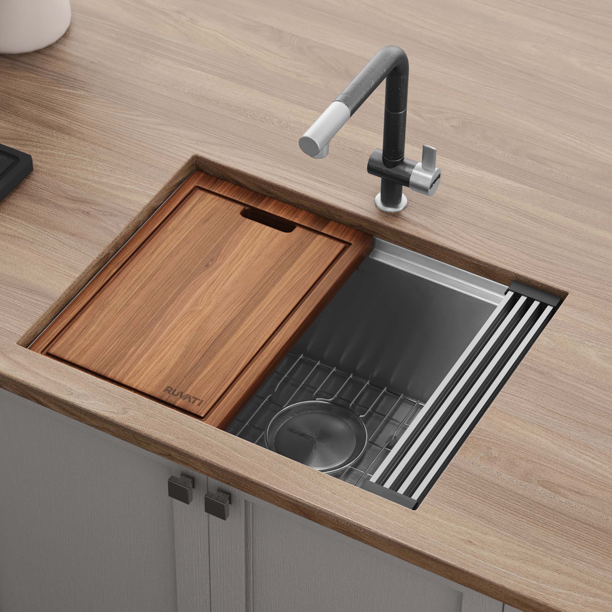Ruvati 24 inch Workstation Rounded Corners Undermount Ledge