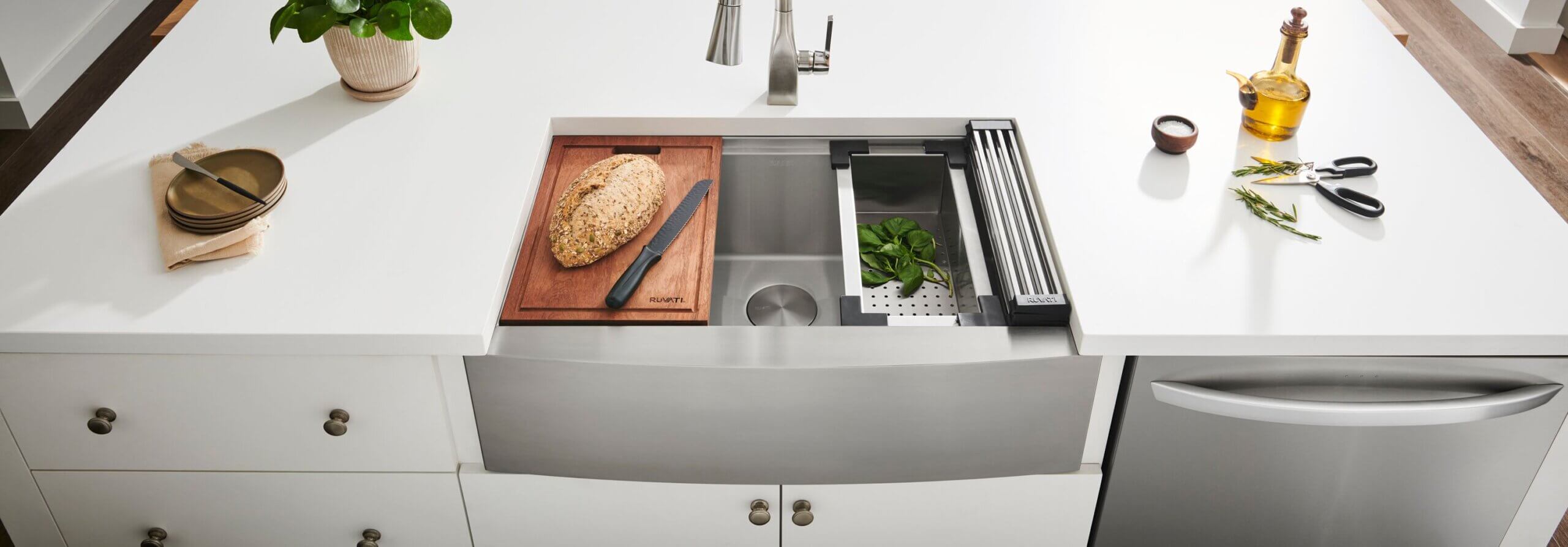 Ruvati 30-inch Apron-front Workstation Farmhouse Kitchen Sink 16