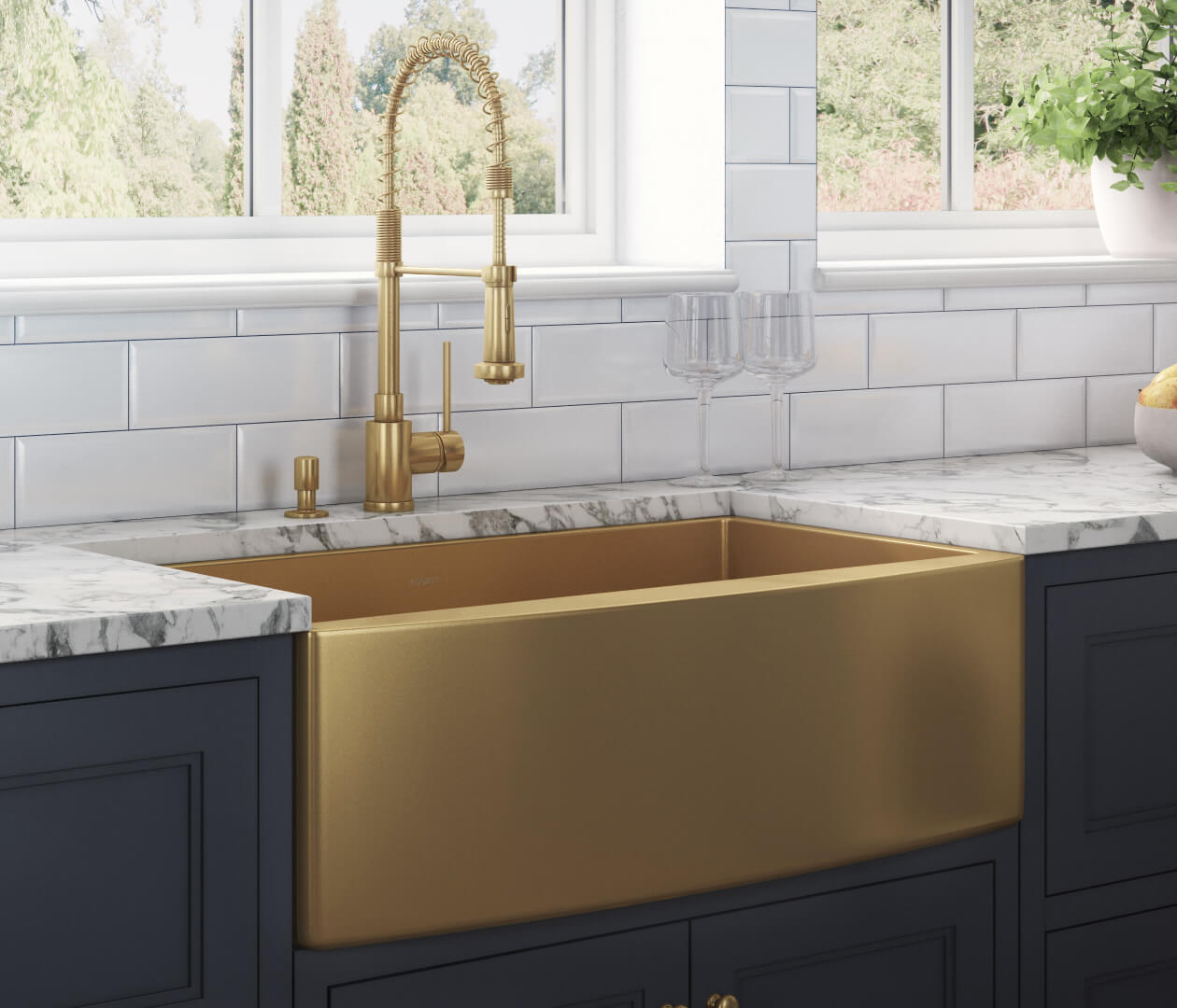 33-inch Apron-Front Farmhouse Kitchen Sink - Brass Tone Matte Gold
