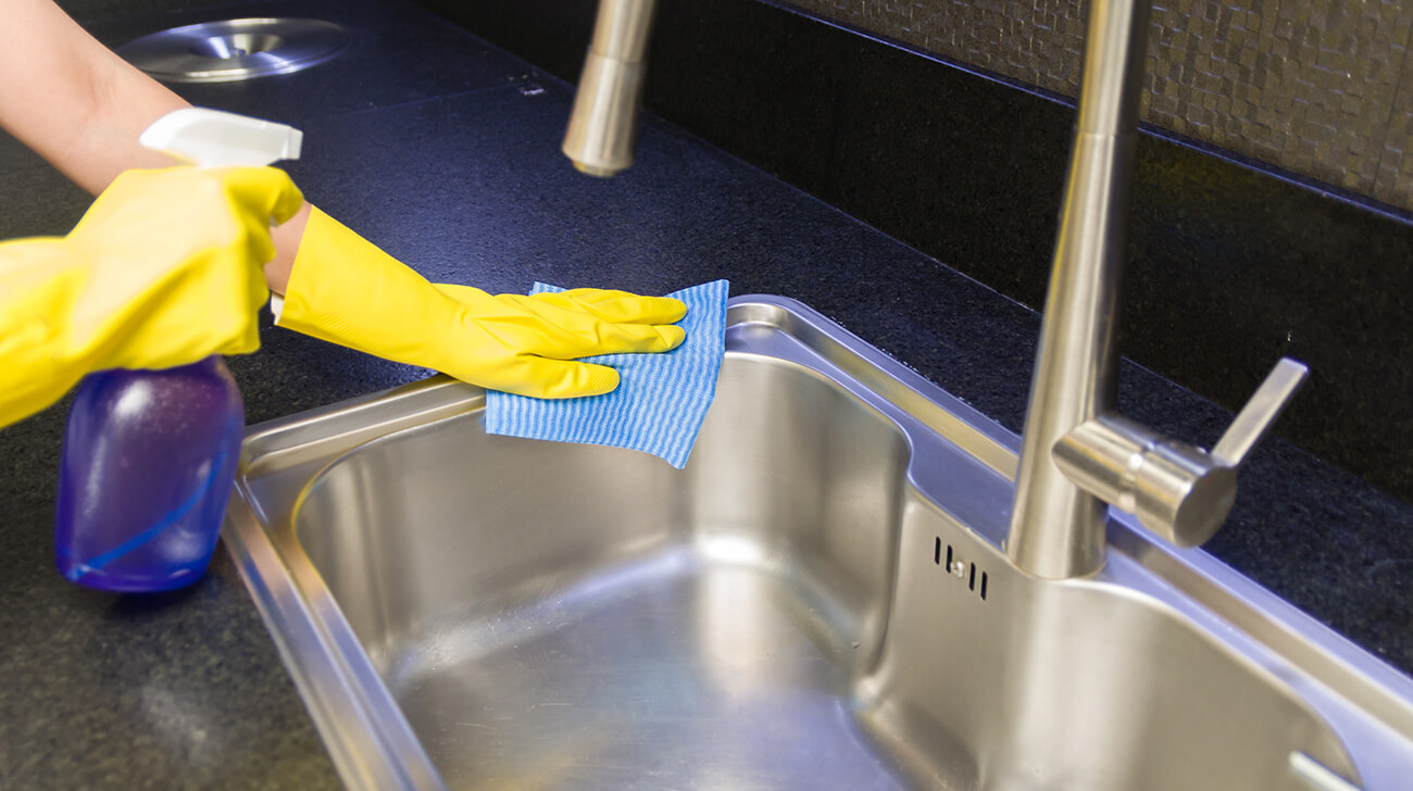 stainless-steel-cleaning-with-soft-towel stainless-steel-cleaning-with-soft-towel